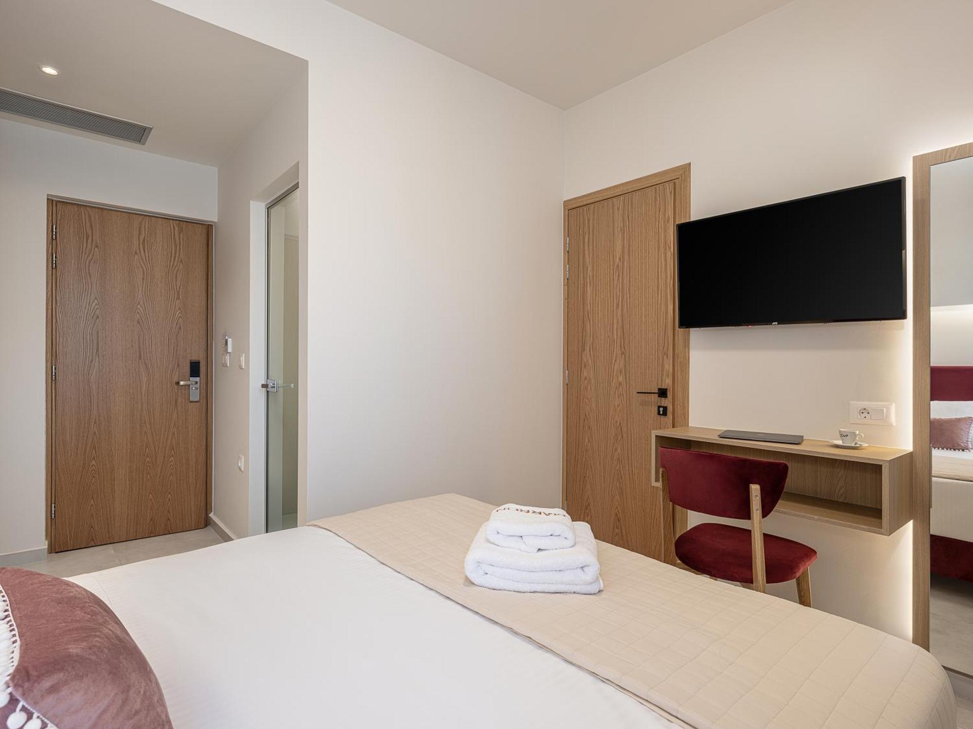Miss Marrone City Hotel Chania  ภายนอก รูปภาพ