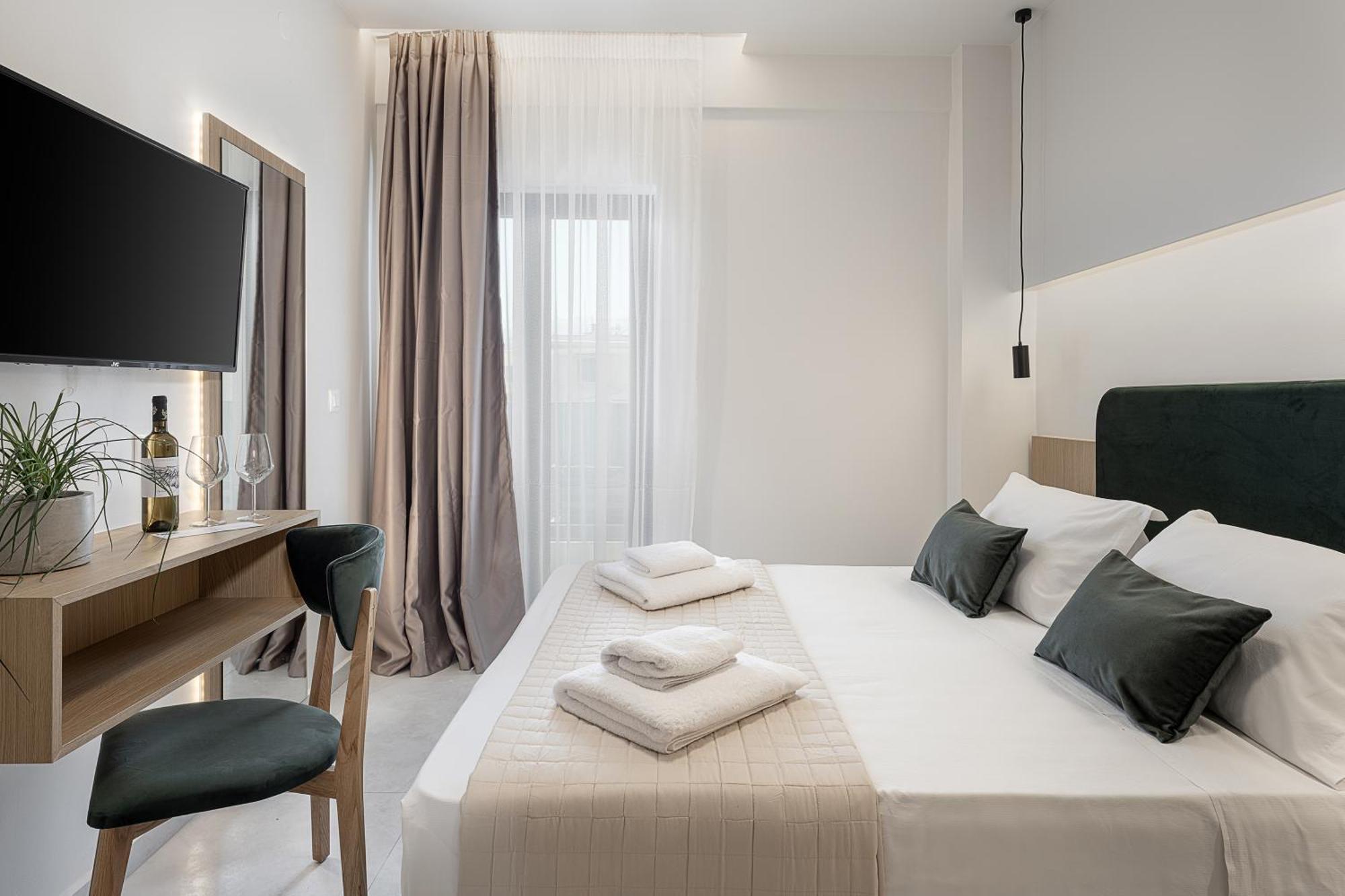 Miss Marrone City Hotel Chania  ภายนอก รูปภาพ